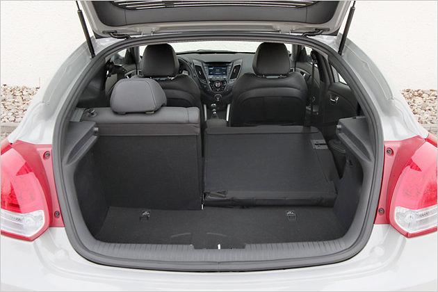 Die Lehne der Rückbank ist zweiteilig umklappbar