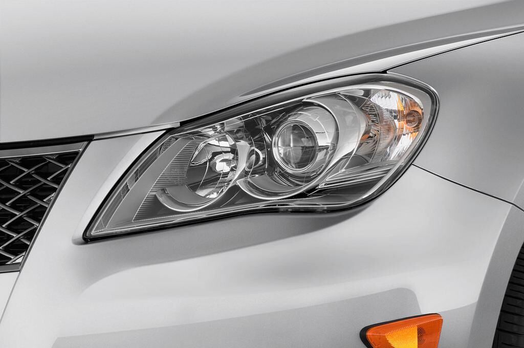 Suzuki Kizashi (Baujahr 2010) Sport 4 Türen Scheinwerfer