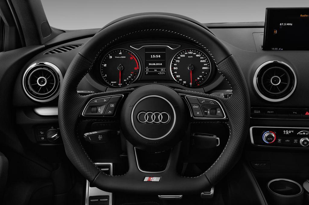 Audi A3 (Baujahr 2017) - 4 Türen Lenkrad