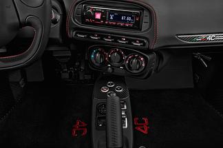Alfa Romeo 4C (Baujahr 2017) - 2 Türen Mittelkonsole