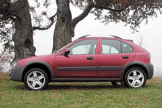 Große Schutzleisten aus Plastik zieren die Flanken des Streetwise