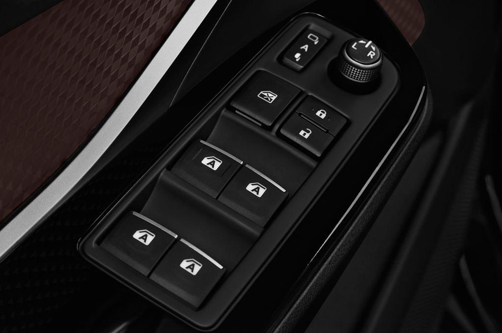 Toyota C-HR (Baujahr 2017) Lounge 5 Türen Bedienungselemente Tür