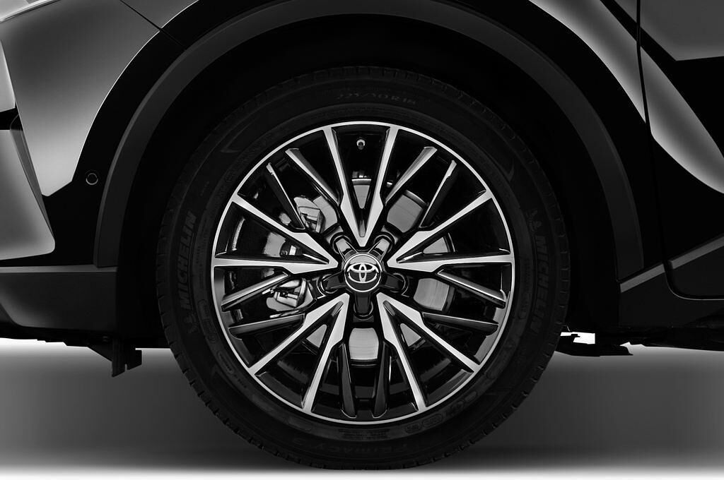 Toyota C-HR (Baujahr 2017) Lounge 5 Türen Reifen und Felge