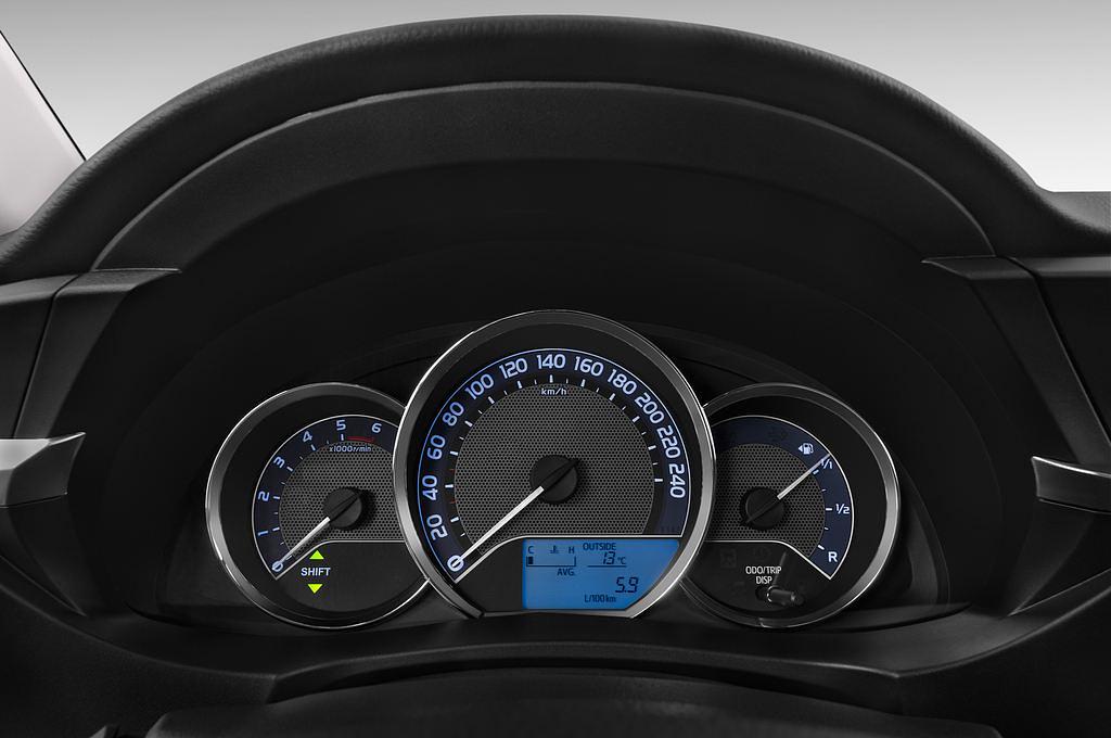 Toyota Corolla (Baujahr 2015) Comfort 4 Türen Tacho und Fahrerinstrumente
