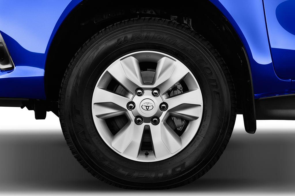 Toyota Hilux (Baujahr 2017) Duty Comfort 2 Türen Reifen und Felge