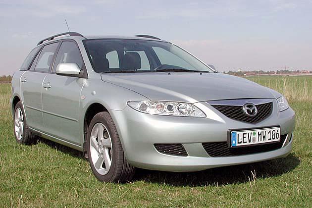 Die Frontscheinwerfer haben moderne Klarglasabdeckungen