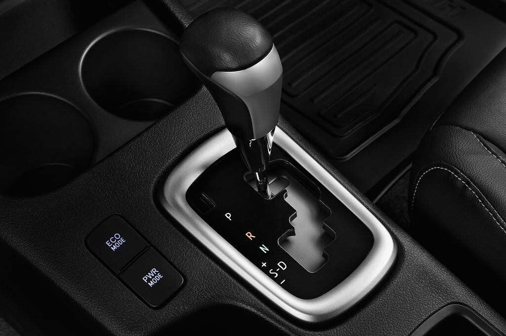 Toyota Hilux (Baujahr 2016) Comfort 4 Türen Schalthebel