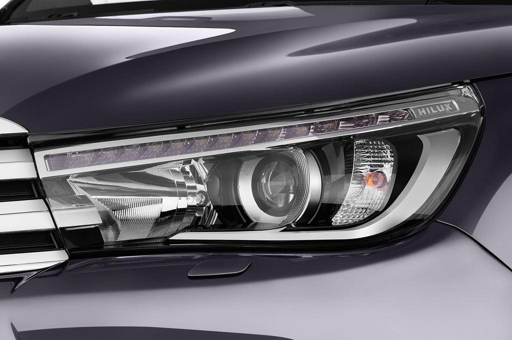 Toyota Hilux (Baujahr 2016) Comfort 4 Türen Scheinwerfer