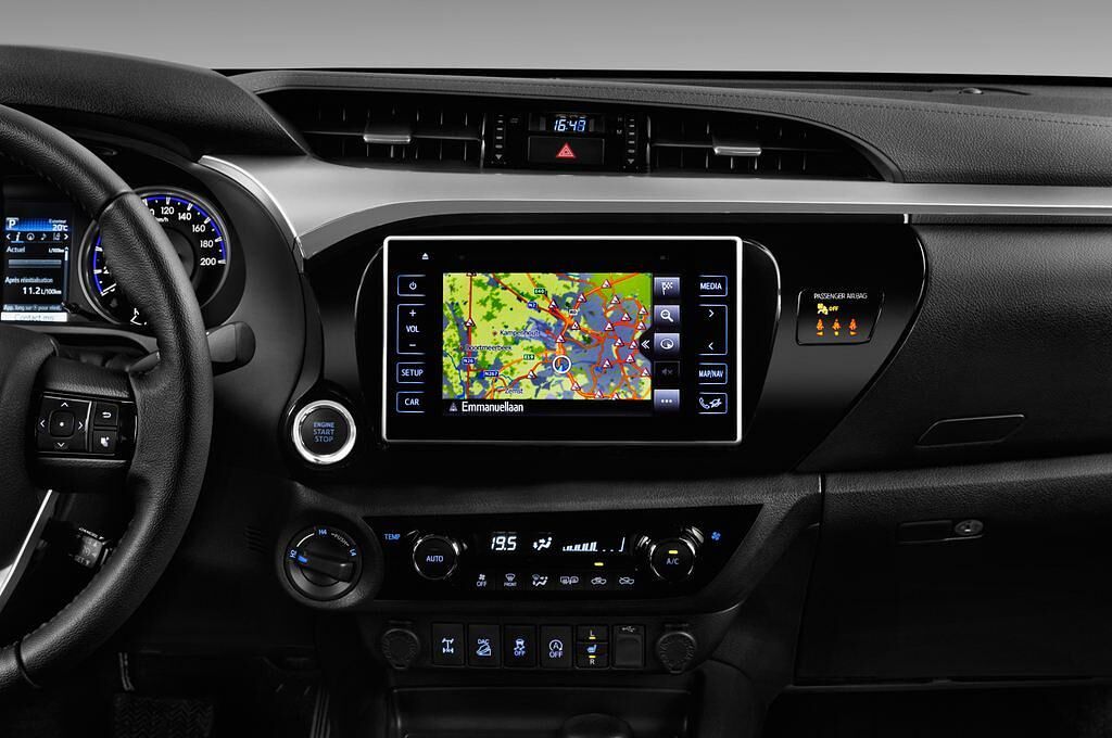 Toyota Hilux (Baujahr 2016) Comfort 4 Türen Mittelkonsole