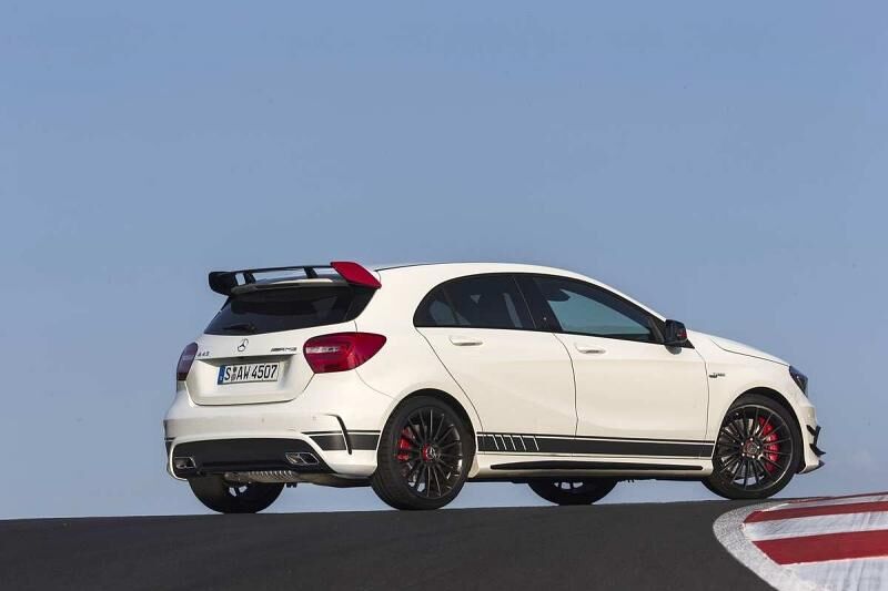 Sein Dachspoiler ist sehr markant.