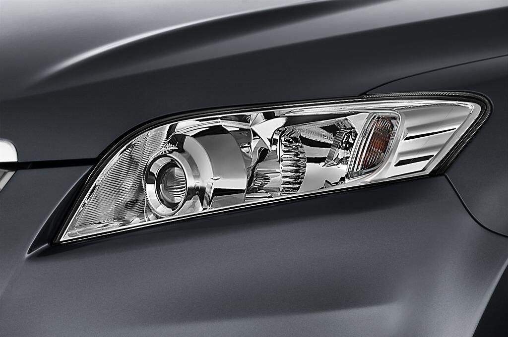 Toyota RAV4 (Baujahr 2010) Life 5 Türen Scheinwerfer