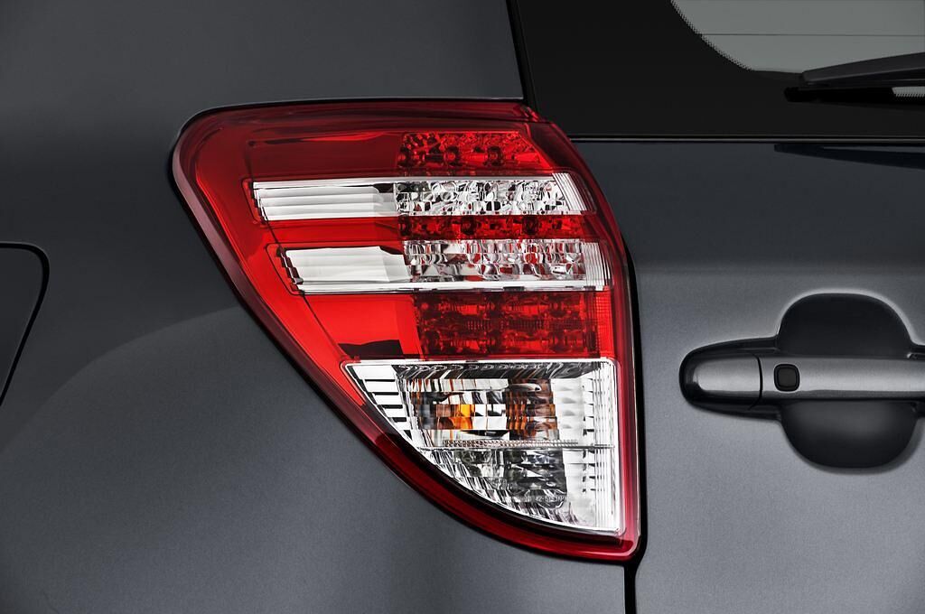 Toyota RAV4 (Baujahr 2010) Life 5 Türen Rücklicht