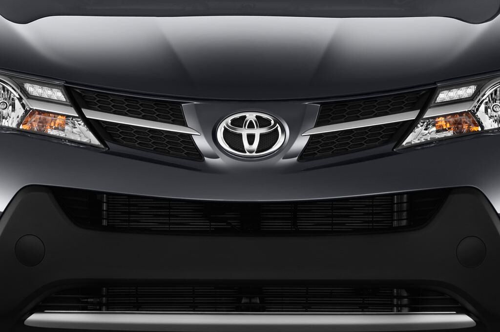 Toyota RAV4 (Baujahr 2013) START-Edition 5 Türen Kühlergrill und Scheinwerfer