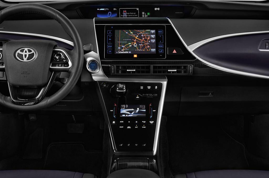 Toyota Mirai (Baujahr 2016) - 4 Türen Mittelkonsole