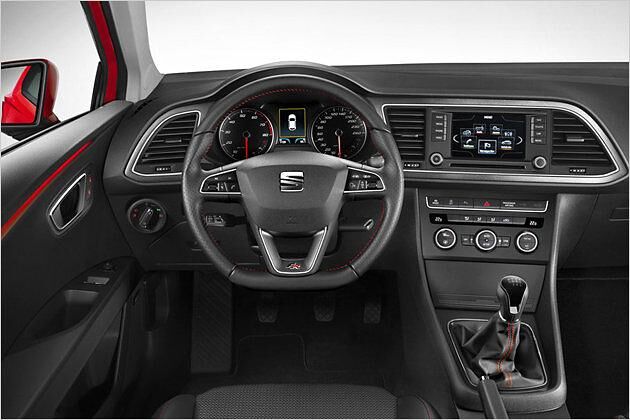 Der Innenraum wirkt für dieses Preissegment wertig