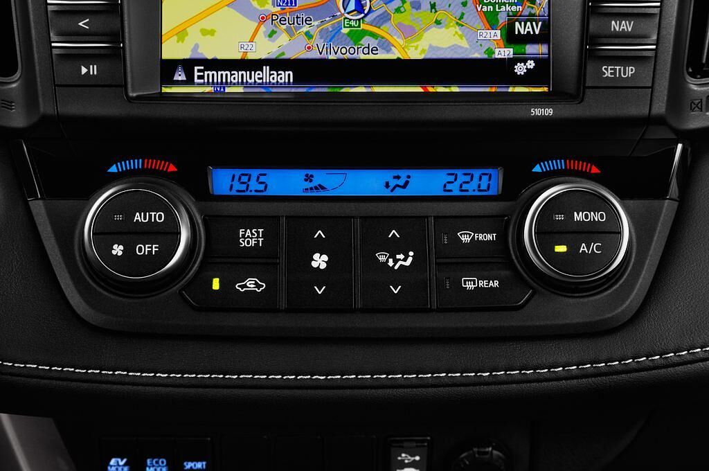 Toyota RAV4 (Baujahr 2016) Executive 5 Türen Temperatur und Klimaanlage