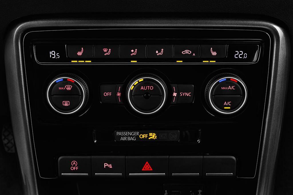 Volkswagen Beetle (Baujahr 2017) Dune 3 Türen Temperatur und Klimaanlage