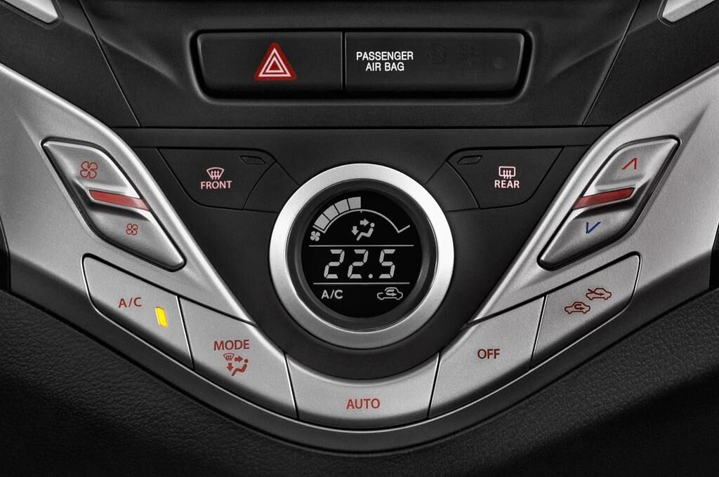 Suzuki Baleno (Baujahr 2016) Club 5 Türen Temperatur und Klimaanlage