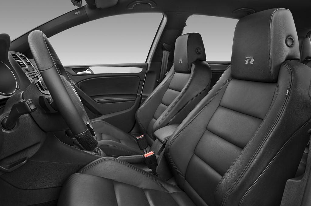 Volkswagen Golf (Baujahr 2011) R 5 Türen Vordersitze