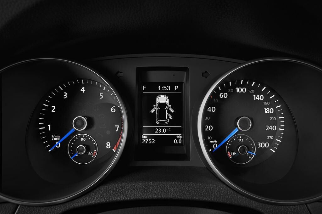 Volkswagen Golf (Baujahr 2011) R 5 Türen Tacho und Fahrerinstrumente