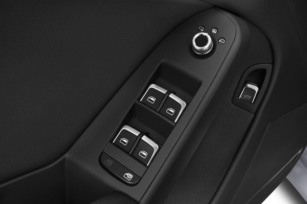 Audi A4 (Baujahr 2013) Ambition 5 Türen Bedienungselemente Tür