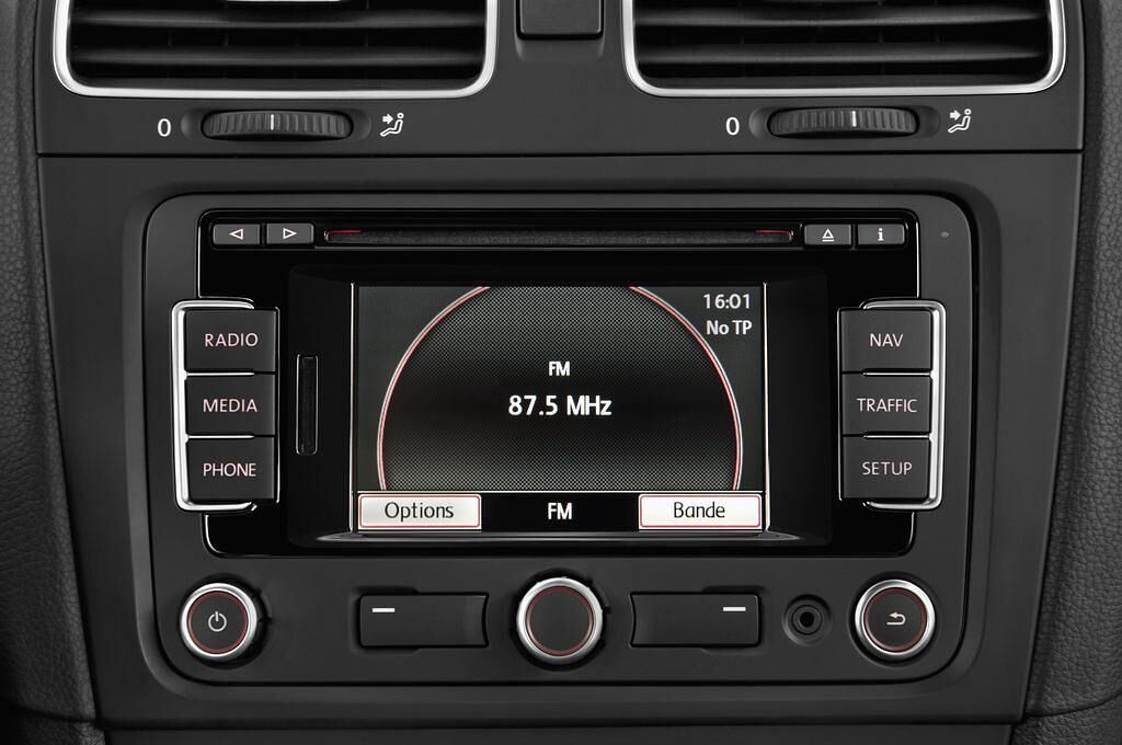 Volkswagen Golf (Baujahr 2011) Trendline 5 Türen Radio und Infotainmentsystem