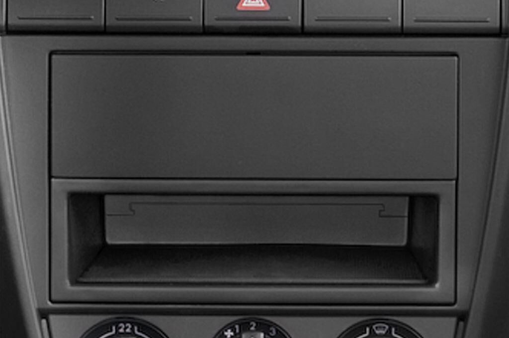 Volkswagen Fox (Baujahr 2010) Style 3 Türen Radio und Infotainmentsystem