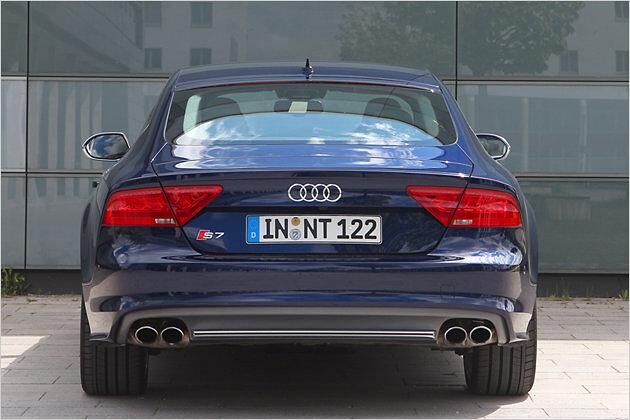 Die vierflutige Abgasanlage sorgt im Dynamic-Modus für sportlich-sonoren Sound