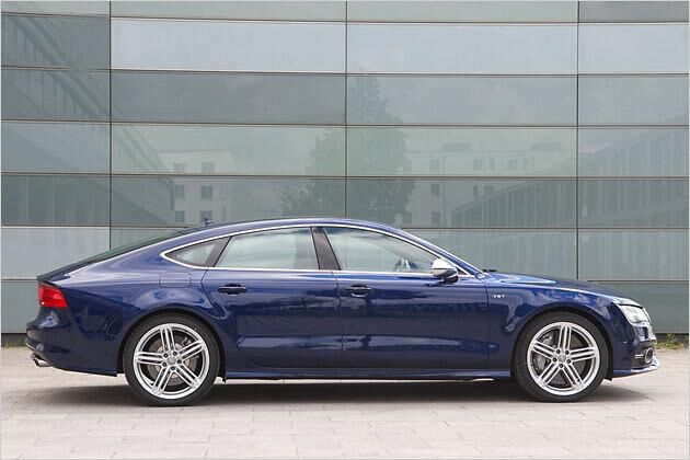 Obwohl das fünftürige Coupé gar nicht so groß wirkt, kratzt es an der Fünf-Meter-Marke