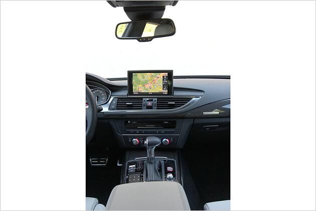 Das serienmäßige Siebengang-Doppelkupplungsgetriebe arbeitet sehr sanft und zügig