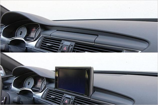 Der Monitor fährt aus der Armaturentafel heraus