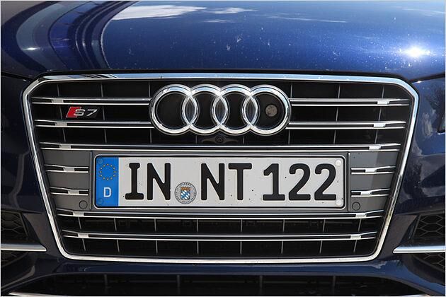 S-typisches Merkmal: Der Kühlergrill mit silbernen Quersterben