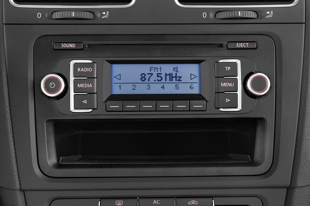 Volkswagen Golf (Baujahr 2010) Trendline 3 Türen Radio und Infotainmentsystem