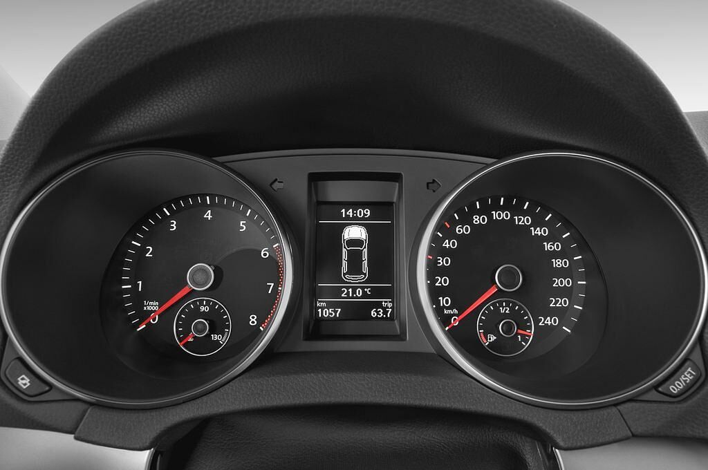Volkswagen Golf (Baujahr 2010) Trendline 3 Türen Tacho und Fahrerinstrumente
