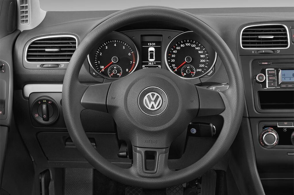 Volkswagen Golf (Baujahr 2010) Trendline 3 Türen Lenkrad