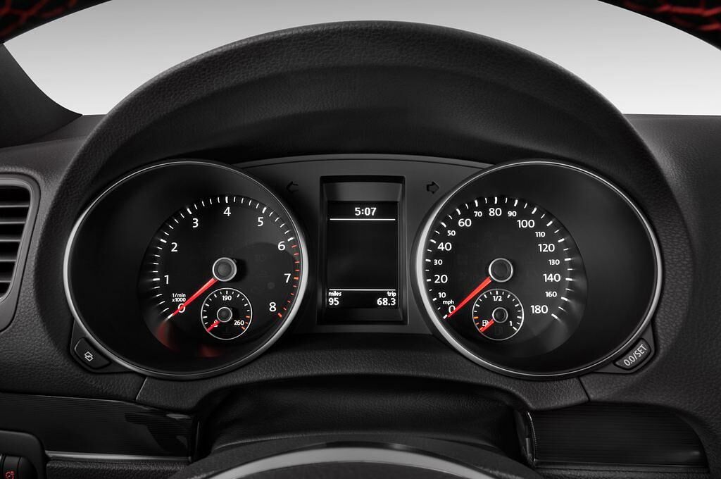 Volkswagen Golf (Baujahr 2010) GTI 3 Türen Tacho und Fahrerinstrumente