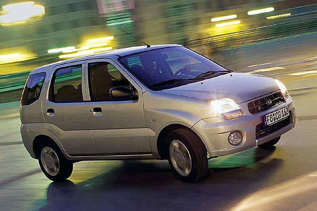 Dank mindestens 95 PS unter der Motorhaube ist der Justy zügig unterwegs.