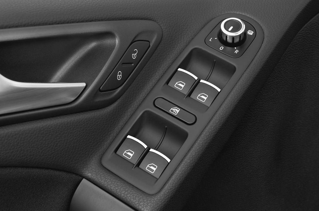 Volkswagen Golf (Baujahr 2010) Highline 5 Türen Bedienungselemente Tür