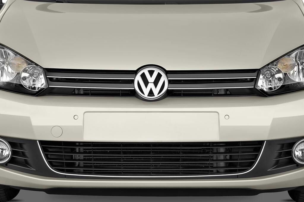 Volkswagen Golf (Baujahr 2010) Highline 5 Türen Kühlergrill und Scheinwerfer
