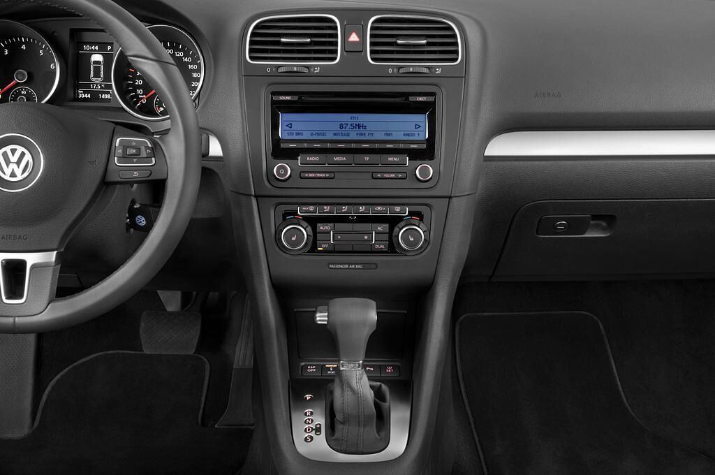 Volkswagen Golf (Baujahr 2010) Highline 5 Türen Mittelkonsole