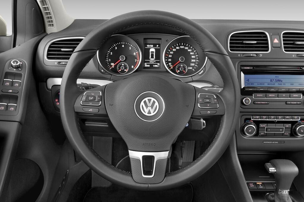 Volkswagen Golf (Baujahr 2010) Highline 5 Türen Lenkrad