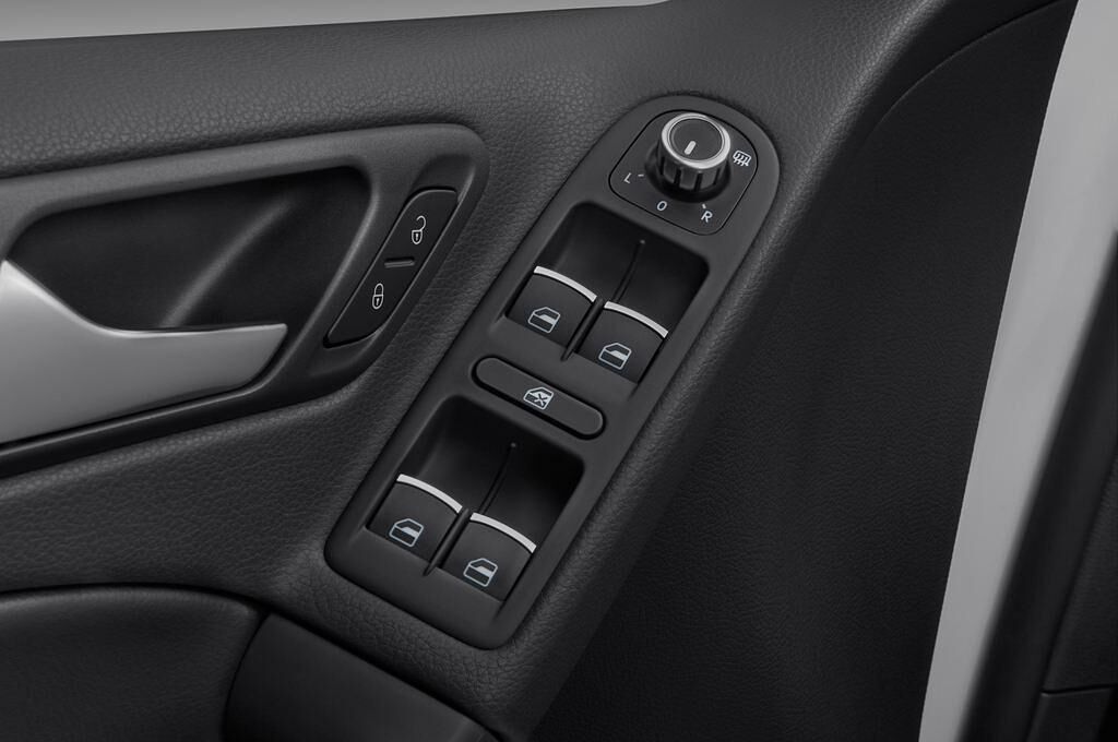 Volkswagen Golf (Baujahr 2010) GTI 5 Türen Bedienungselemente Tür