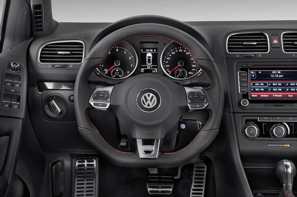Volkswagen Golf (Baujahr 2010) GTI 5 Türen Lenkrad