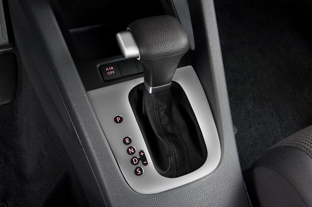 Volkswagen Jetta (Baujahr 2010) S 4 Türen Schalthebel