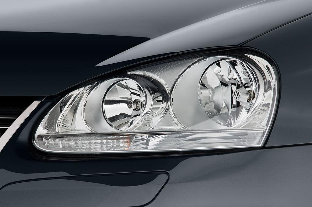 Volkswagen Jetta (Baujahr 2010) S 4 Türen Scheinwerfer