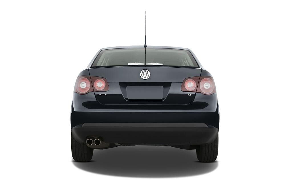 Volkswagen Jetta (Baujahr 2010) S 4 Türen Heckansicht