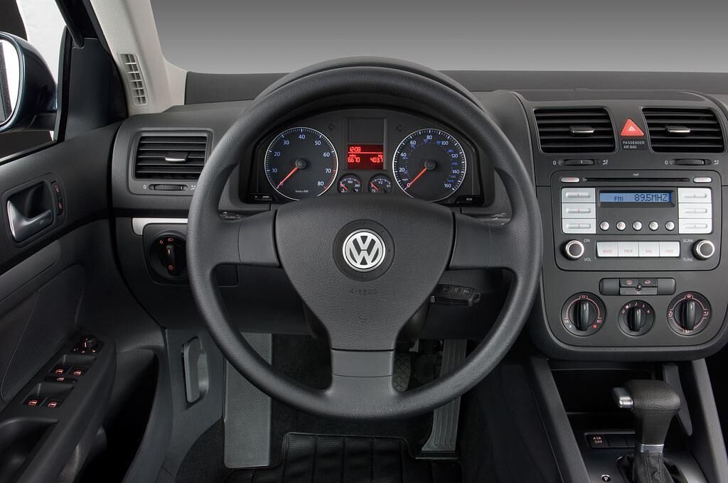 Volkswagen Jetta (Baujahr 2010) S 4 Türen Lenkrad