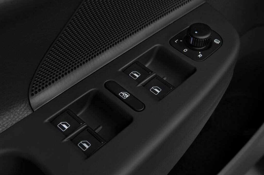 Volkswagen Jetta (Baujahr 2010) SE 4 Türen Bedienungselemente Tür