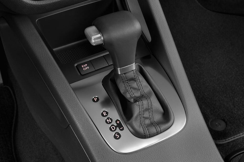 Volkswagen Jetta (Baujahr 2010) SE 4 Türen Schalthebel