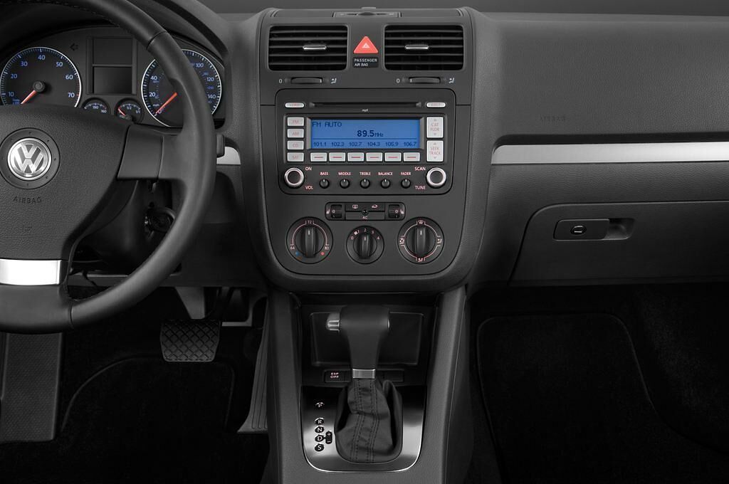 Volkswagen Jetta (Baujahr 2010) SE 4 Türen Mittelkonsole